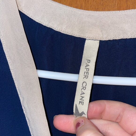 Paper Crane Womens Sleeveless Navy Beige Chiffon Layered Blouse Button Size M - Picture 3 of 7